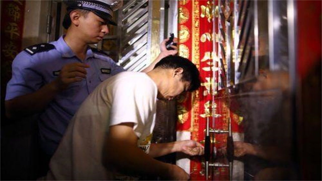 戈塘镇请开锁师傅开了锁后，师傅